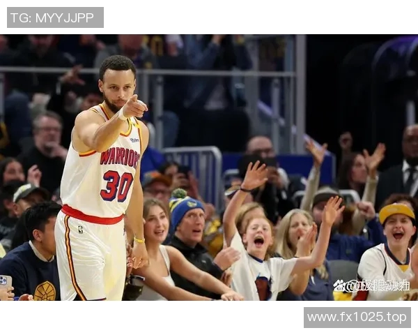 镜头捕捉:勇士赛场小动作引发热议